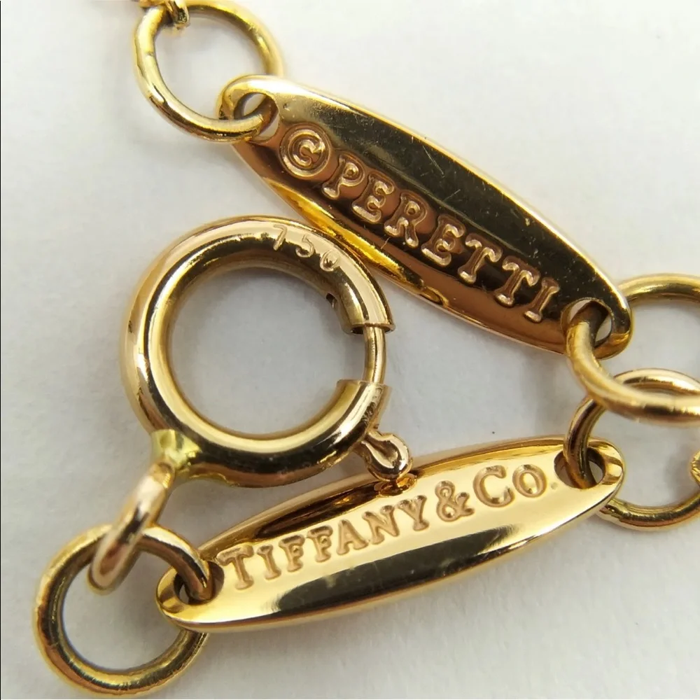 Tiffany & Co. Elsa Peretti®
Diamonds by the Yard® Single Diamond Pendant - Picture 2 of 6